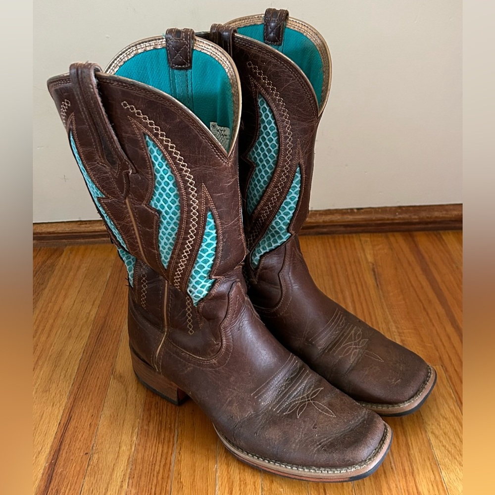 Women’s Ariat Venttek ultra western boot. Size US 8.5